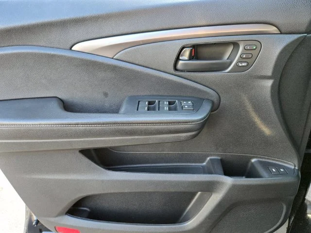Used 2022 Black Honda EX-L image 34
