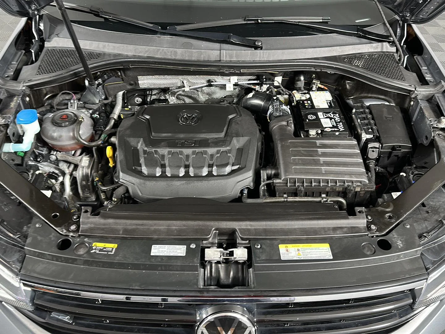 Used 2024 Platinum Gray Metallic Volkswagen SE R-Line Black image 13
