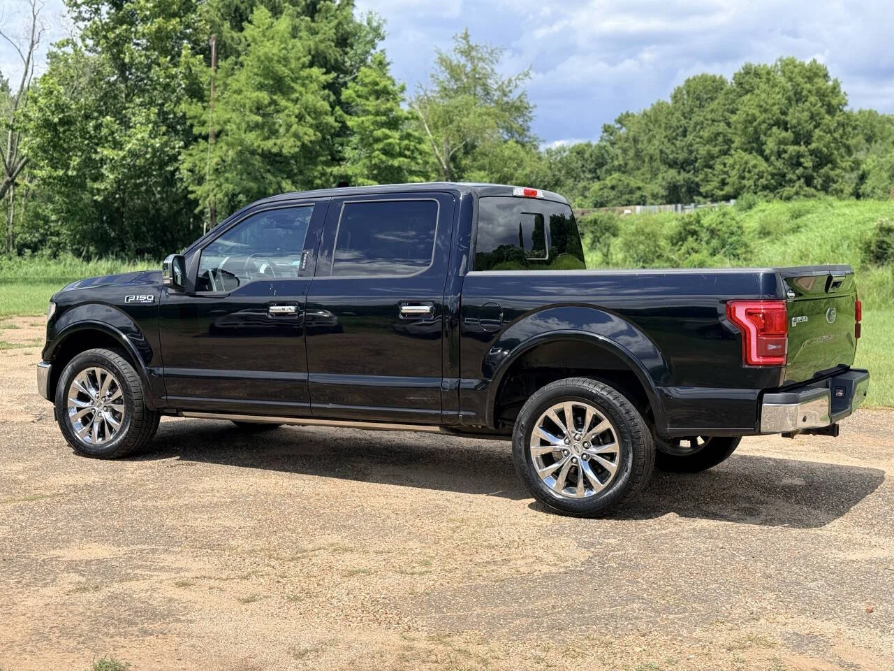 Used 2017 Black Ford Lariat 4x4 4dr SuperCrew 5.5 ft. SB image 3
