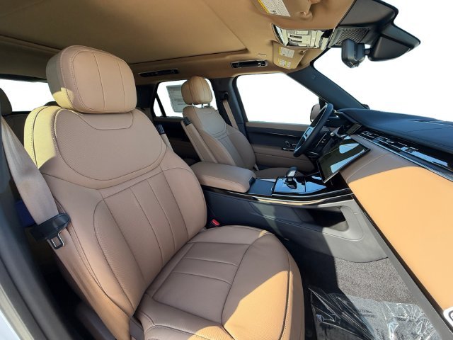 New 2027 Ostuni Pearl White Land Rover SE image 16