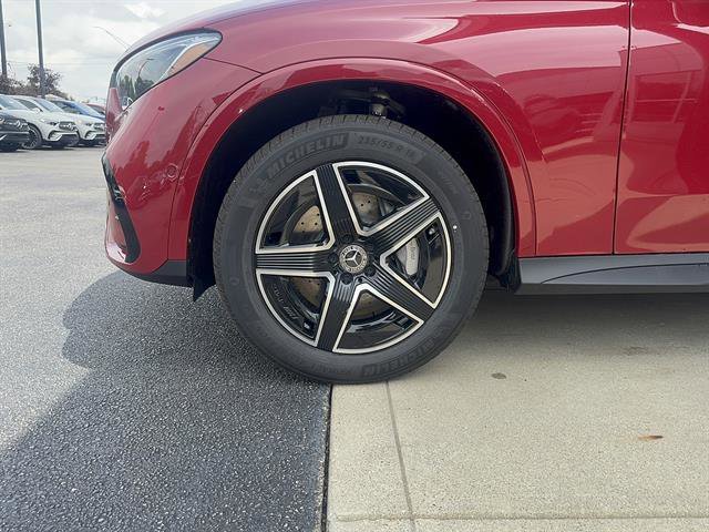 New 2026 MANUFAKTUR Patagonia Red Metallic Mercedes-Benz AWD GLC 300 4MATIC® 4dr SUV image 23