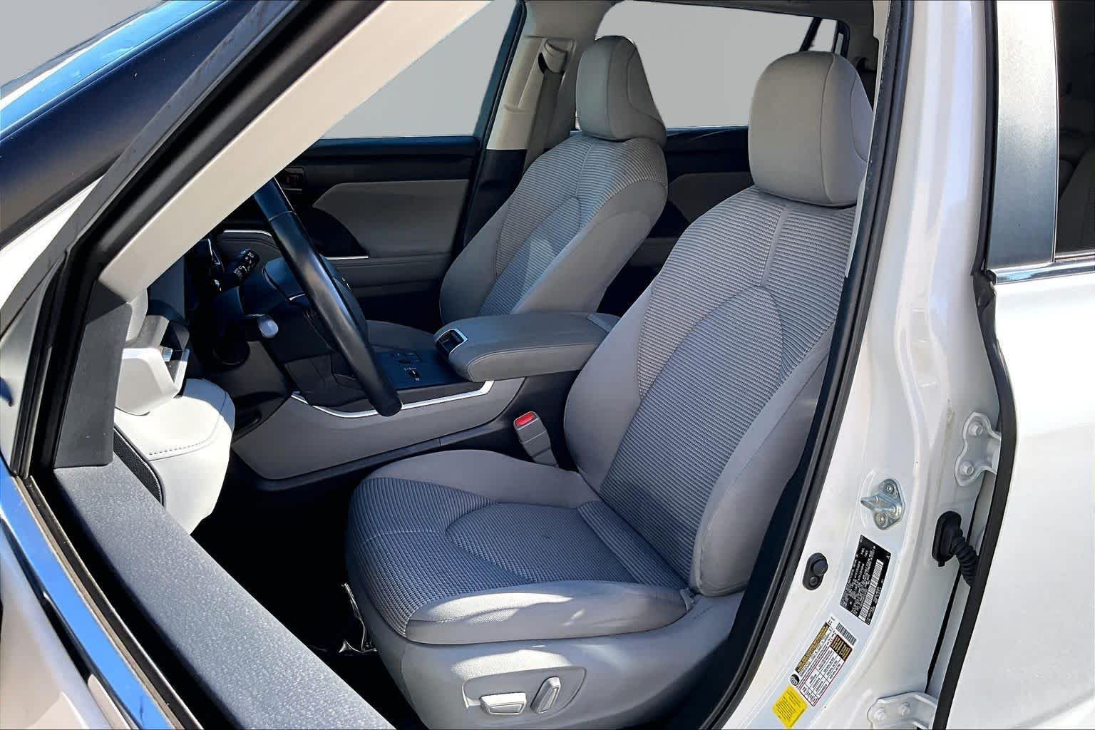 Used 2023 Wind Chill Pearl Toyota LE image 8