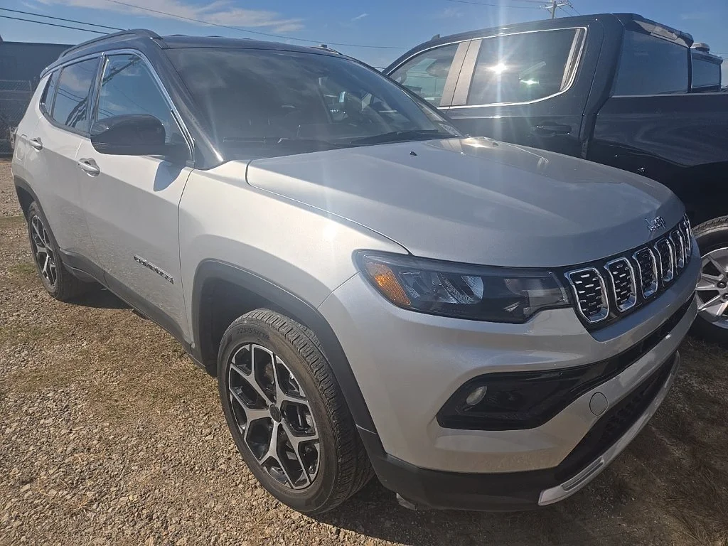 Certified Used 2025 Silver Jeep Limited image 4