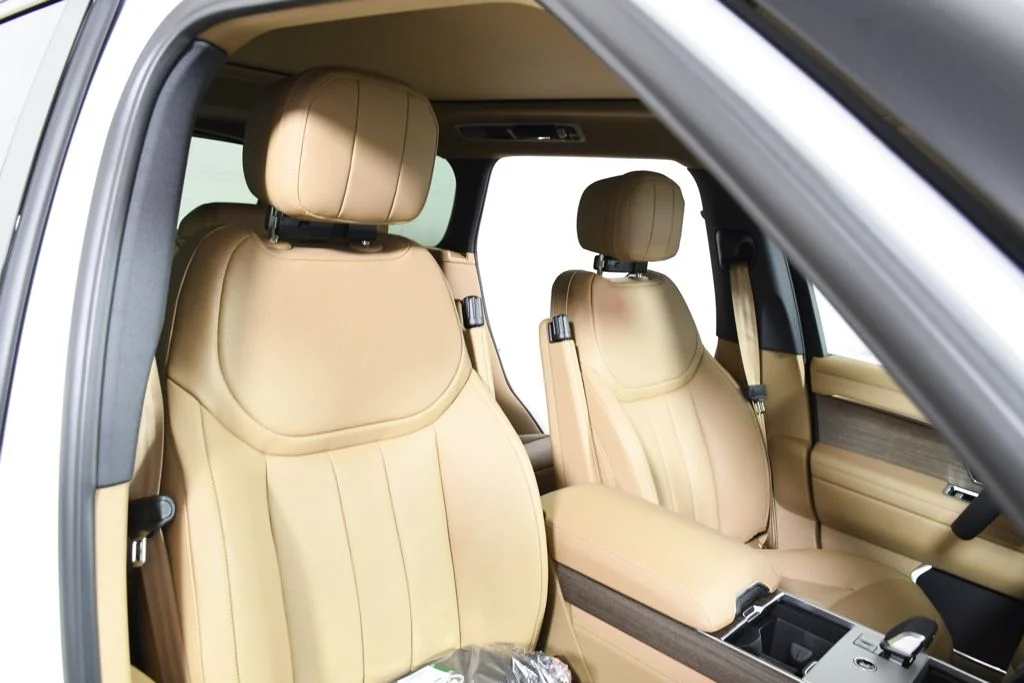 New 2026 Ostuni Pearl Wh Land Rover SE image 19