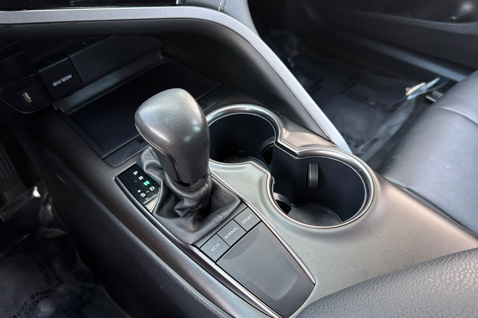 Used 2024 White Toyota SE image 17