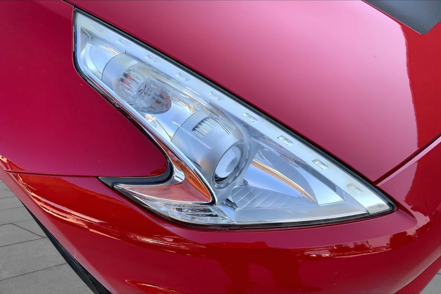 Used 2016 Solid Red Nissan Touring image 25