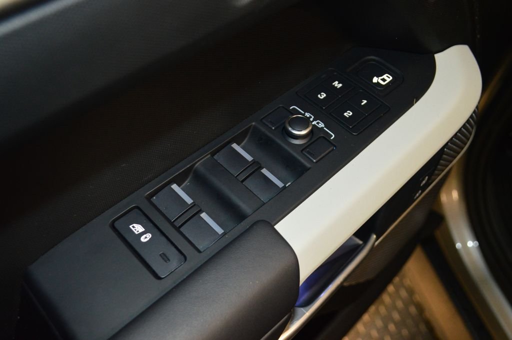 Used 2022 Gray Land Rover XS Edition image 18