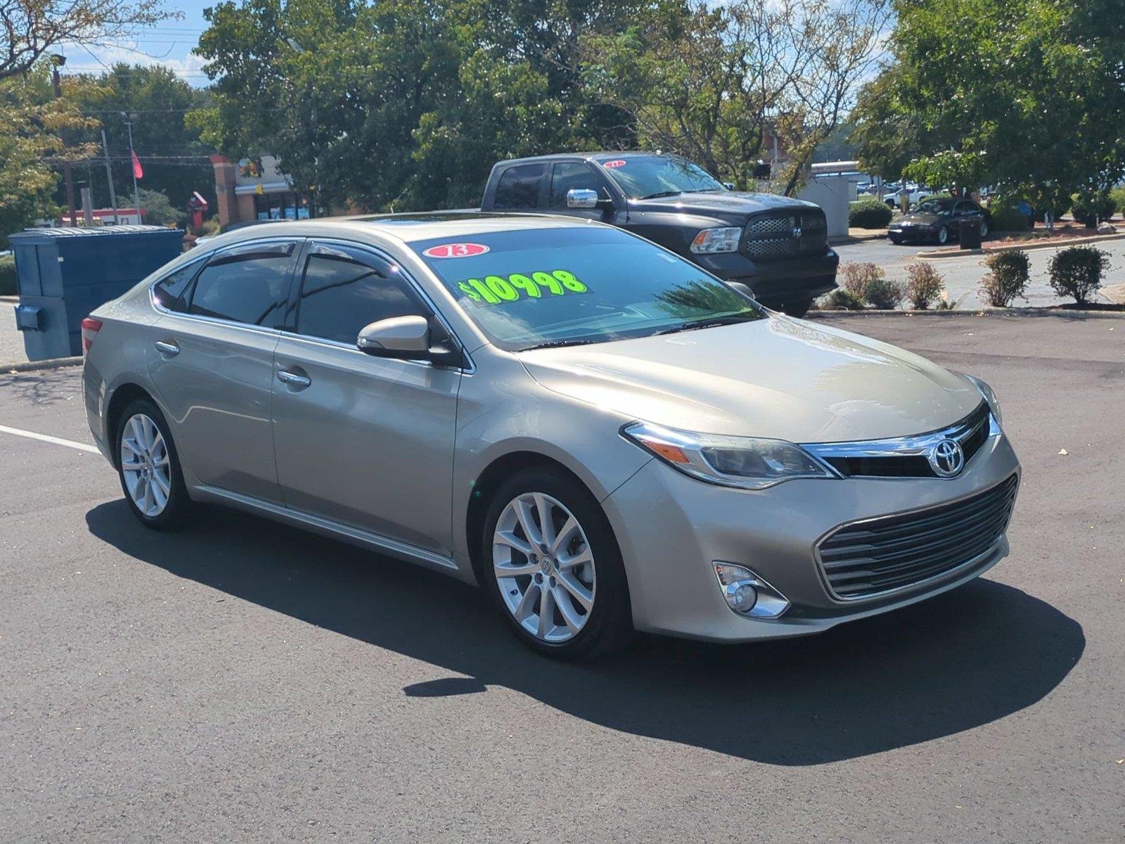 Used 2013  Toyota XLE Touring image 7