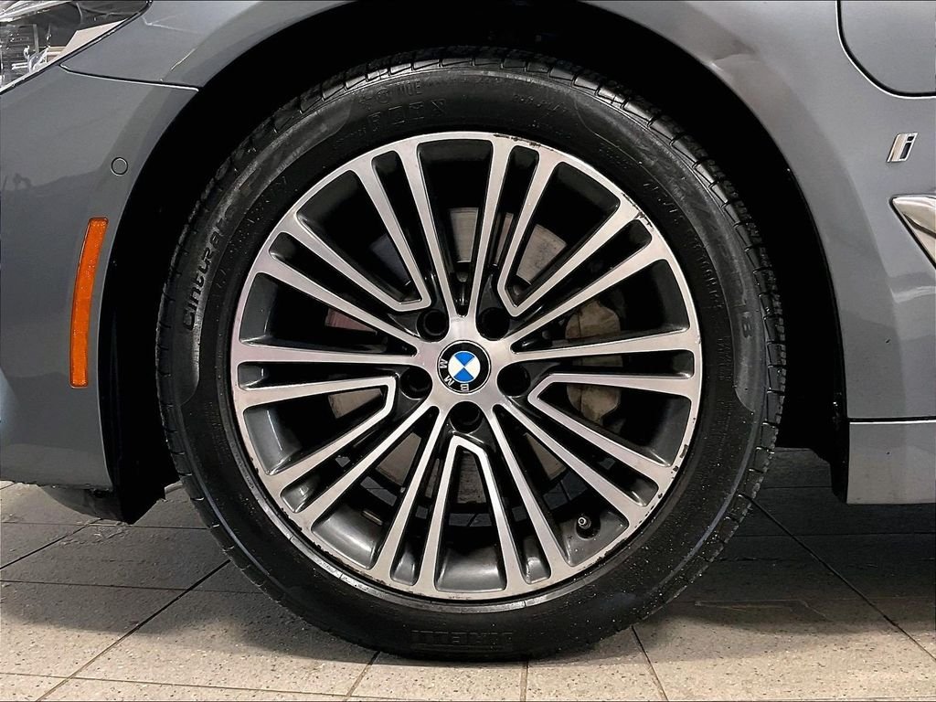 Used 2019 Blue BMW 530e xDrive iPerformance image 7