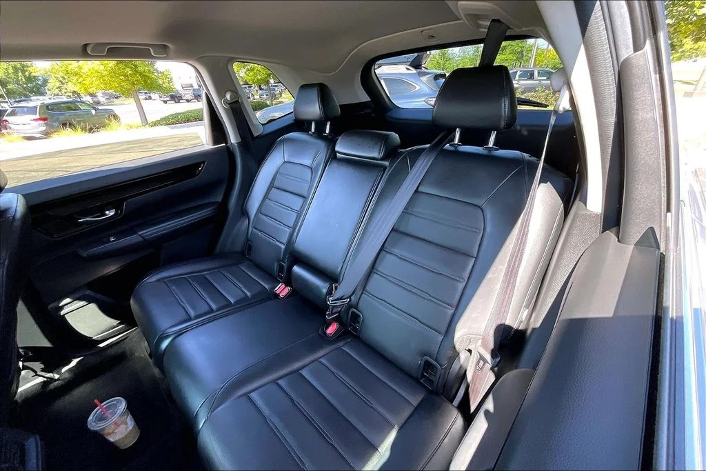 Used 2023 Silver Honda EX-L image 29
