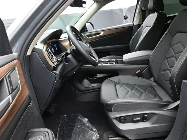 New 2026 Pure Gray Volkswagen 2.0T SE W/TECHNOLOGY image 16