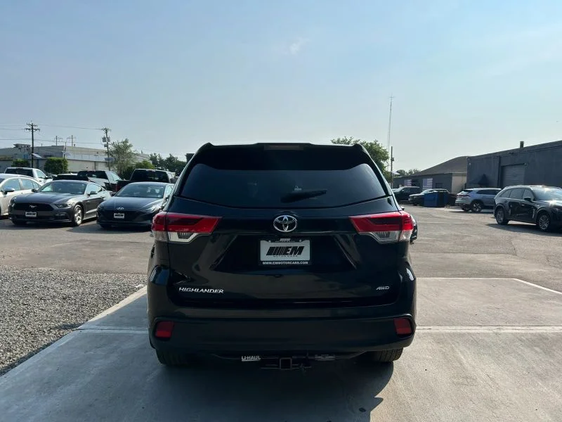 Used 2018 Black Toyota LE Sport Utility 4D image 56