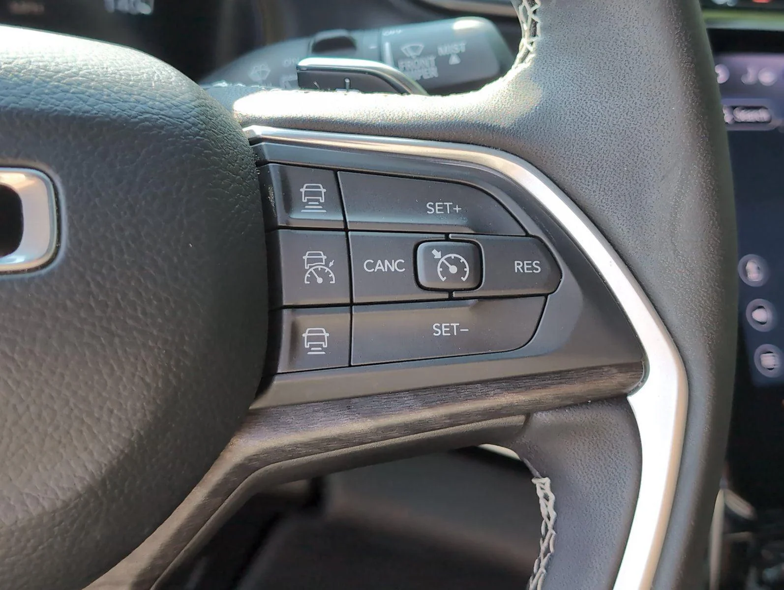 Used 2025 Silver Zynith Jeep Limited image 31