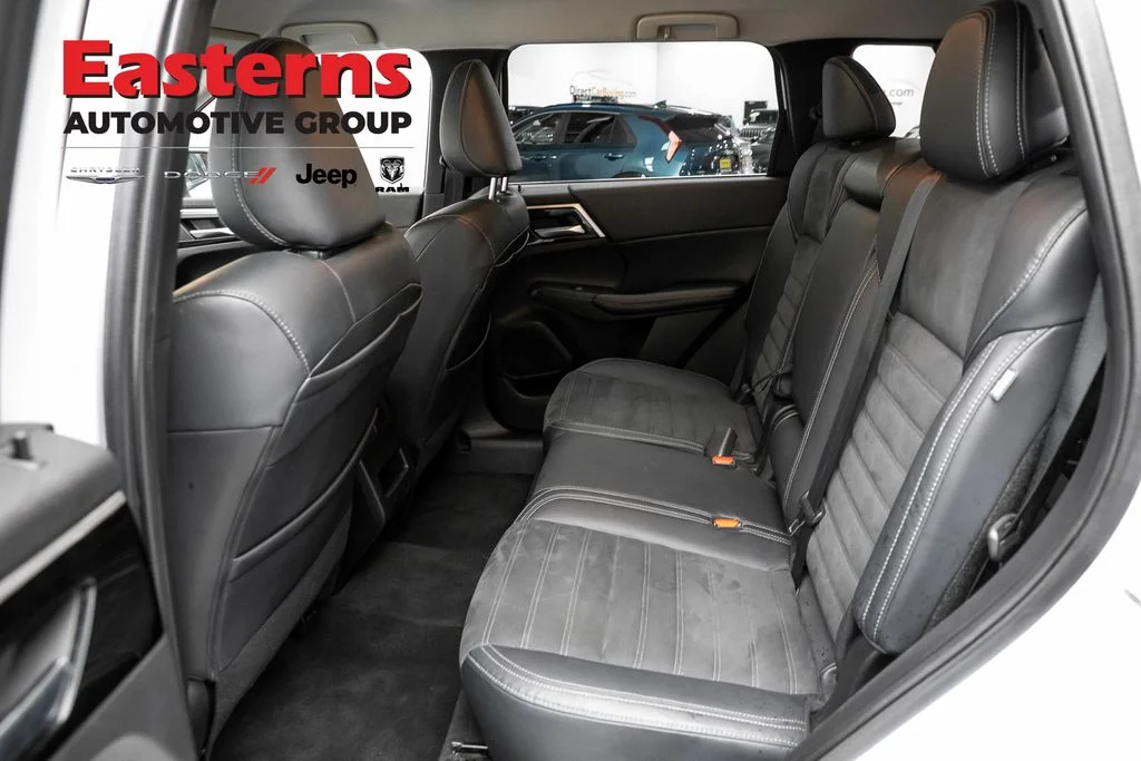 Used 2022 White Mitsubishi SE image 21