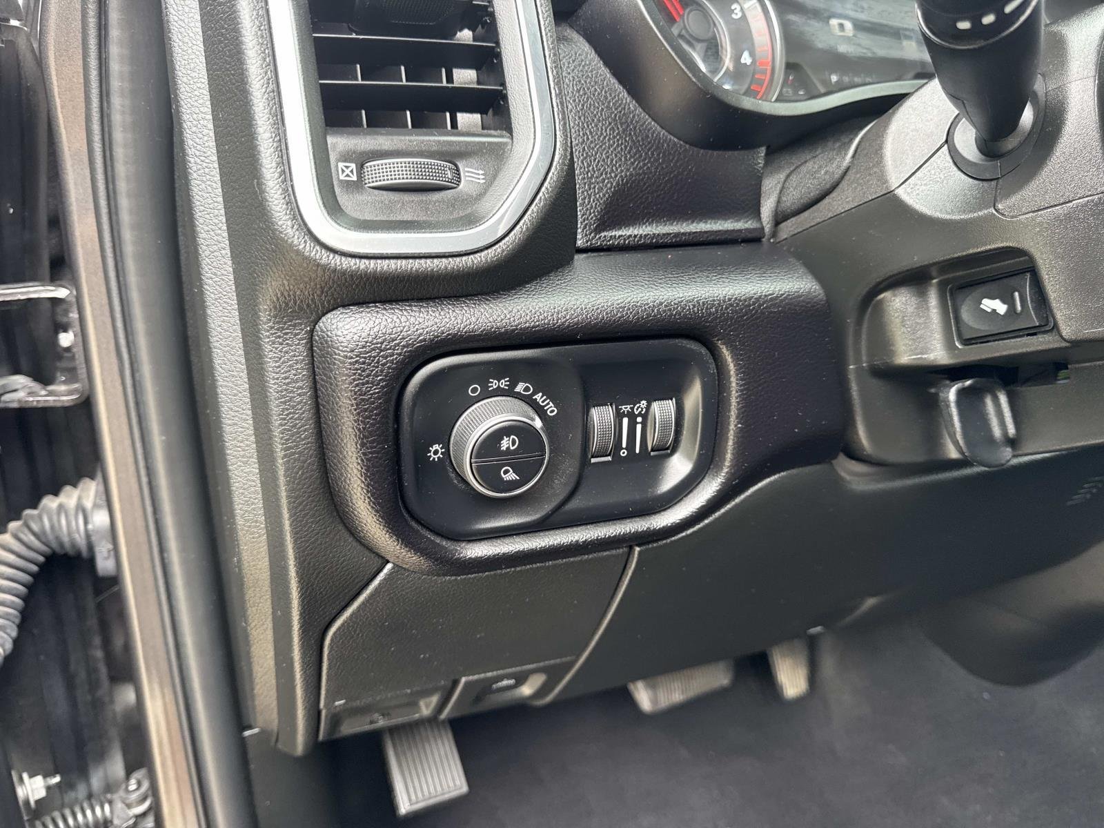 Used 2024 Granite Crystal Metallic Clearcoat Ram Laramie image 20