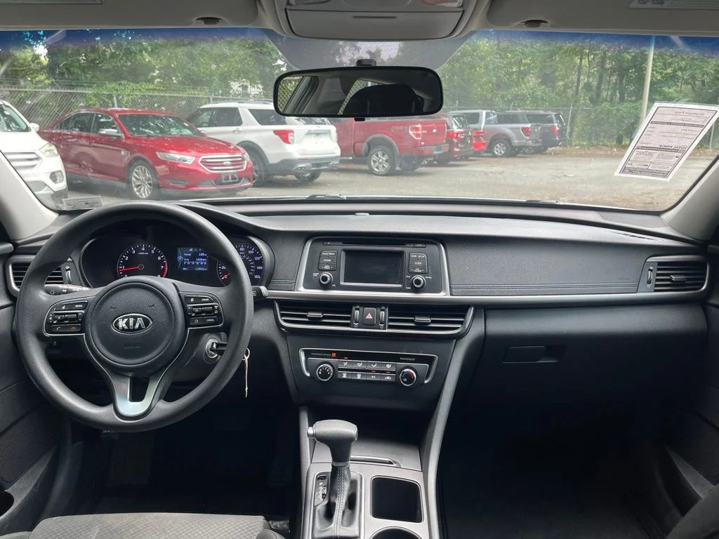 Used 2017 Silver Kia LX image 9