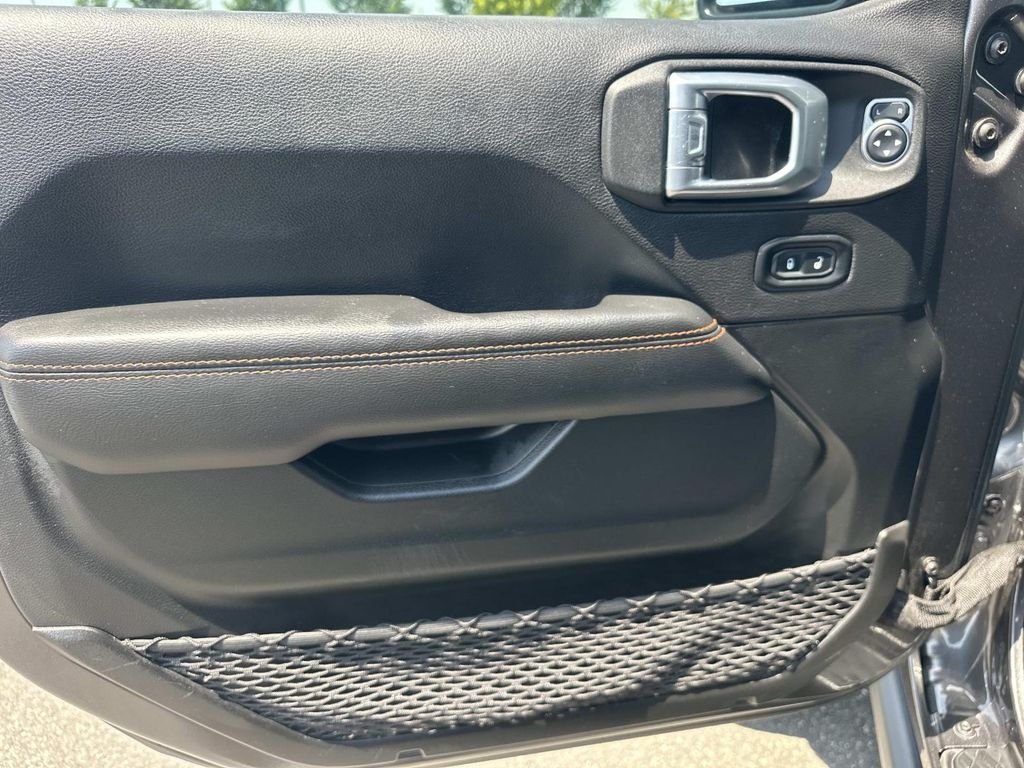 Used 2022 Gray Jeep Mojave image 17