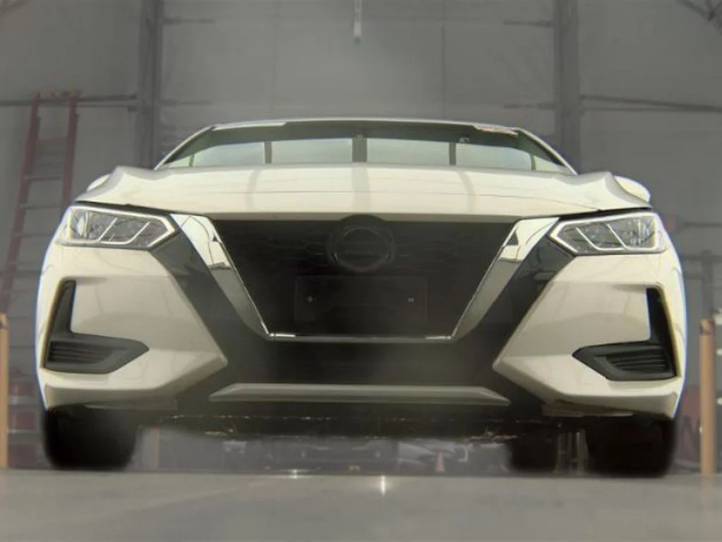 Used 2023 Aspen White Nissan SV image 3