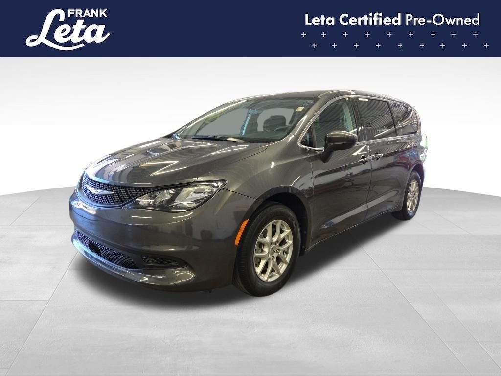 2022 Chrysler Voyager LX's photo