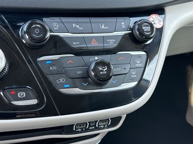 Used 2023 Silver Chrysler Touring L image 21