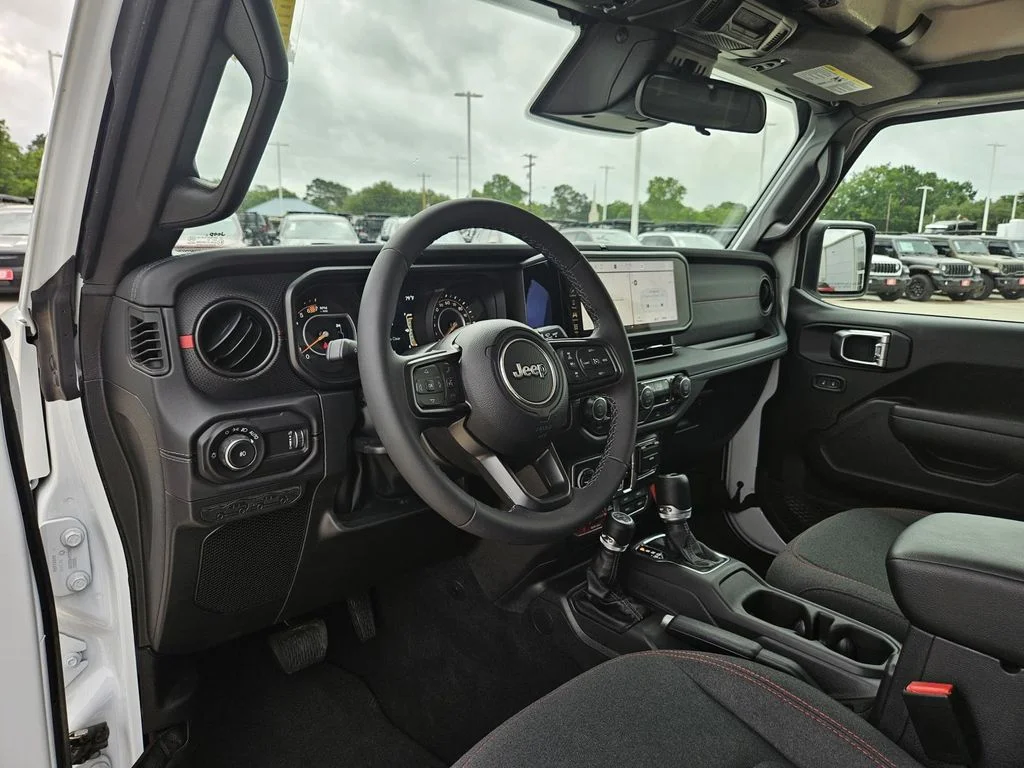 Used 2026 White Jeep Rubicon image 15