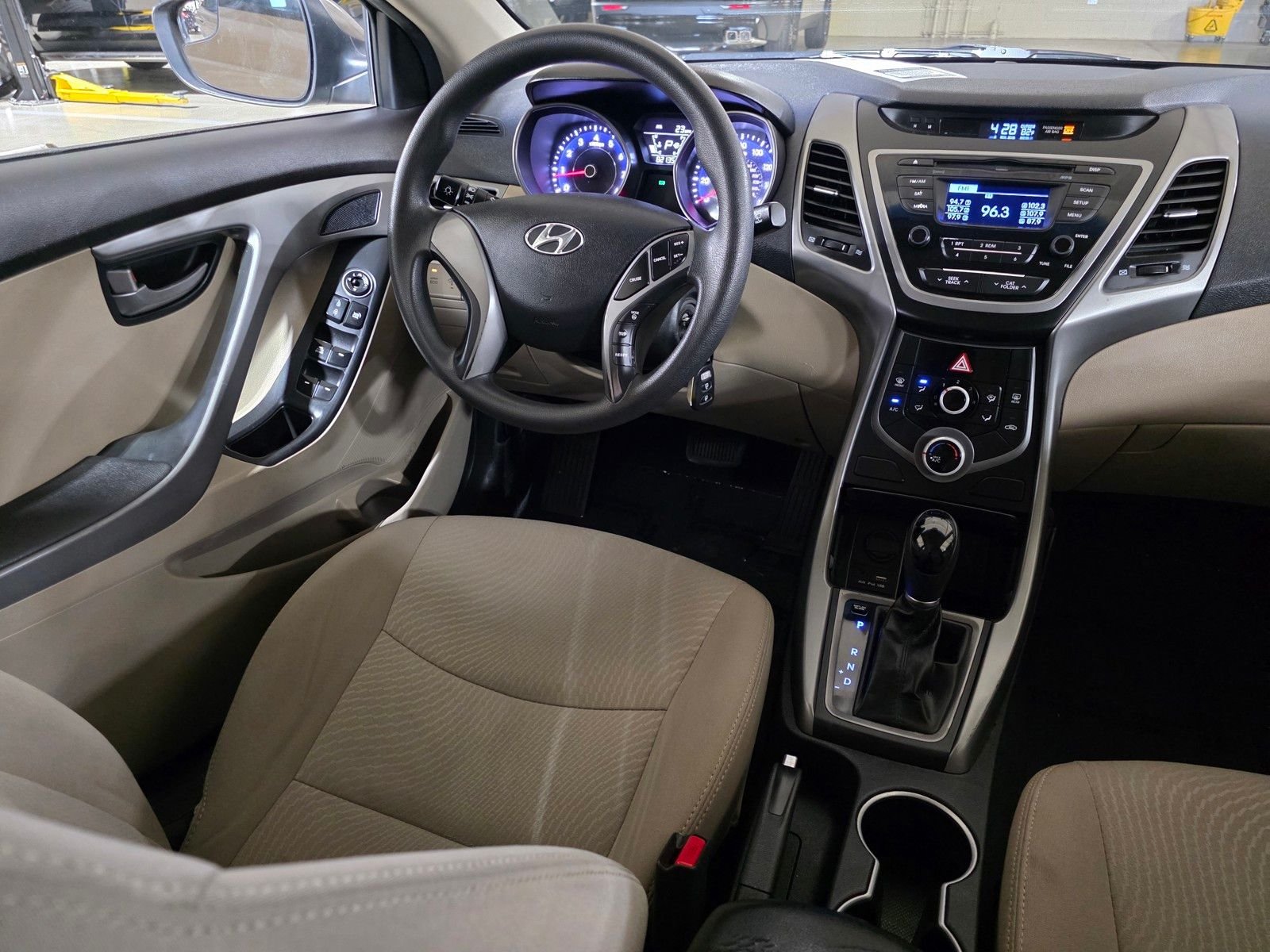 Used 2014 Desert Bronze Hyundai SE image 19