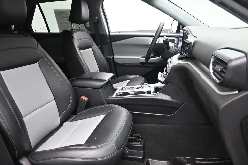 Used 2024 Gray Ford XLT image 9