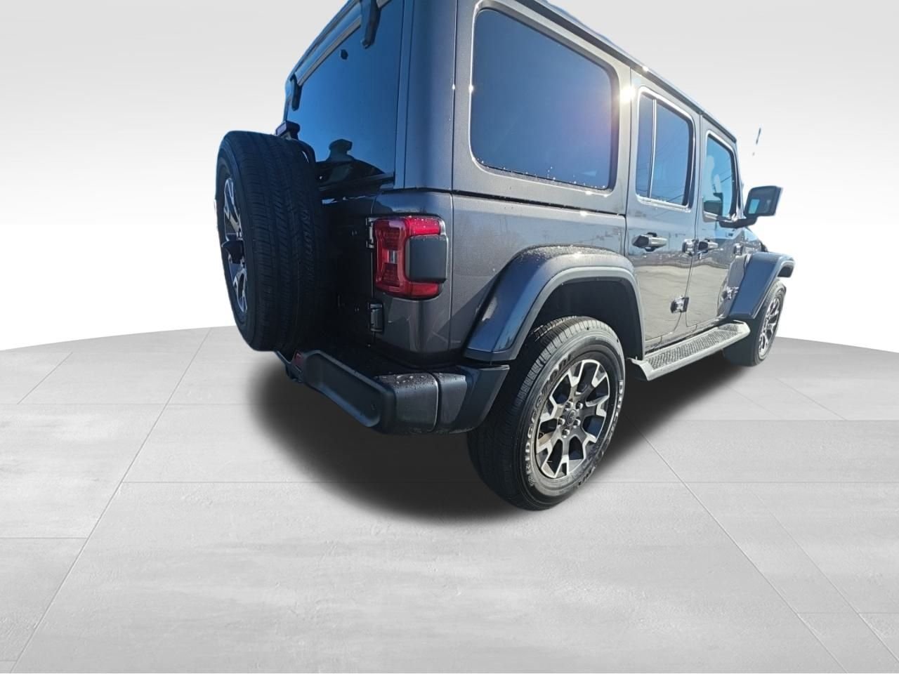 New 2026 Granite Crystal Metallic Clear-Coat Exterior Paint Jeep Sahara image 6