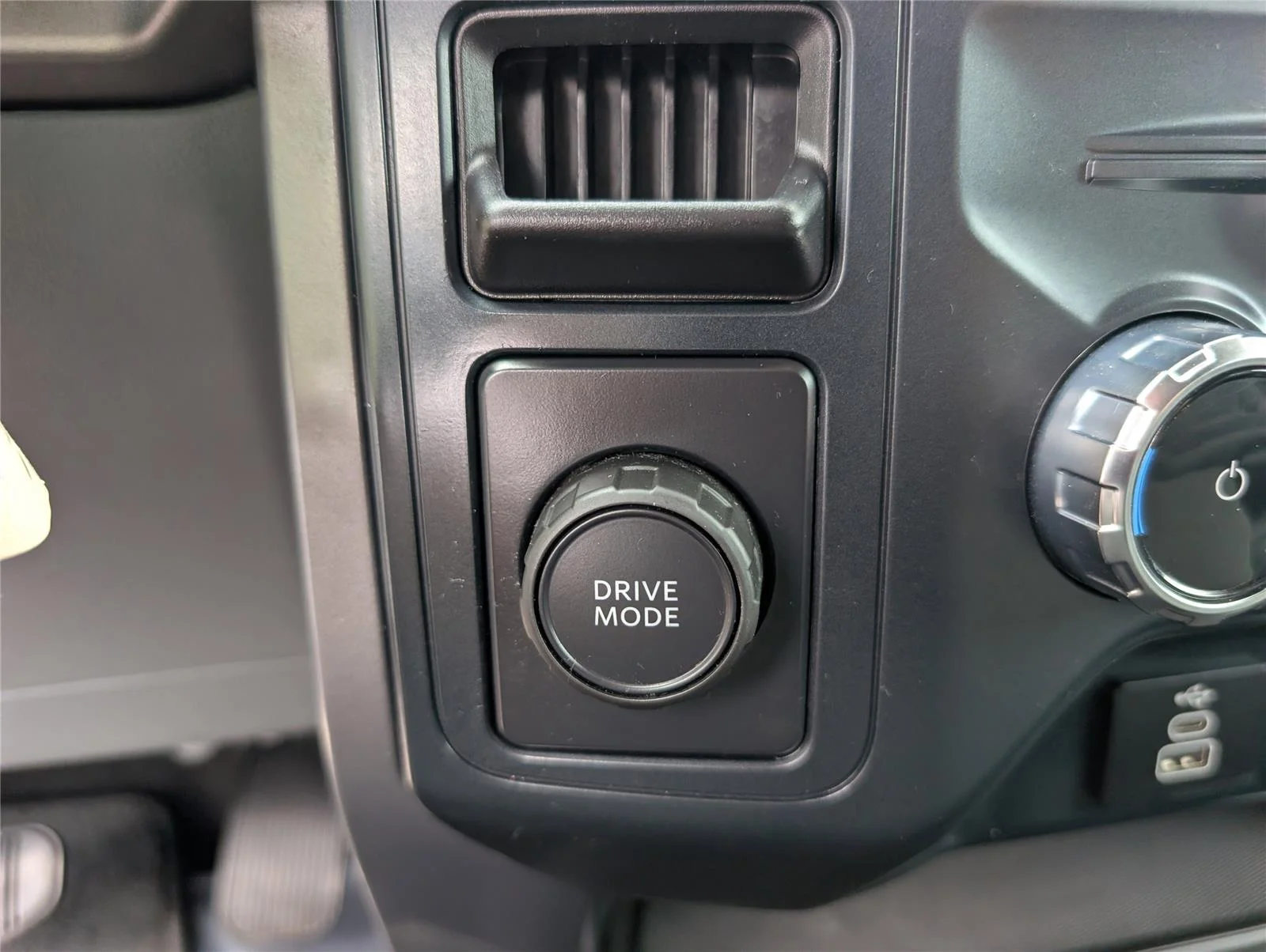 Used 2025 Carbonized Gray Ford XLT image 31