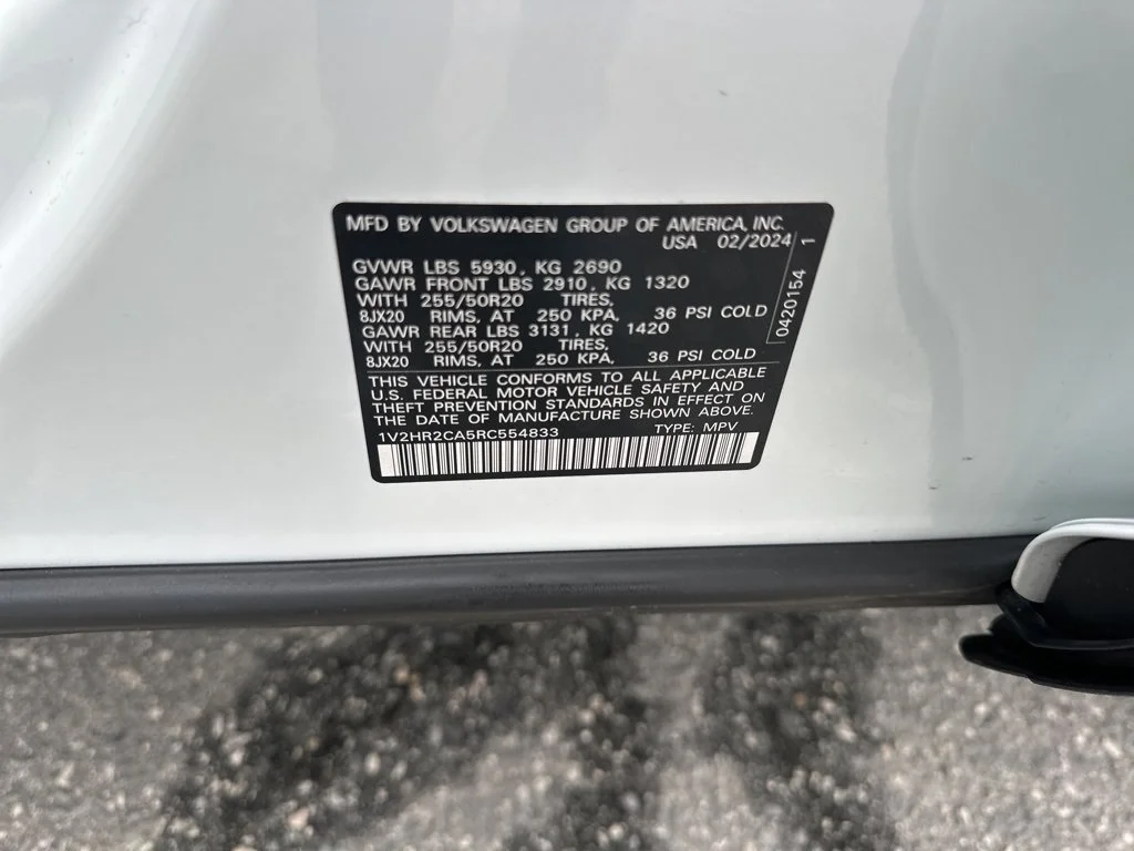 Used 2024  Volkswagen 2.0T SE w/Technology image 36