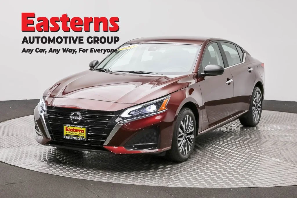 Used 2025 Red Nissan 2.5 SV image 1