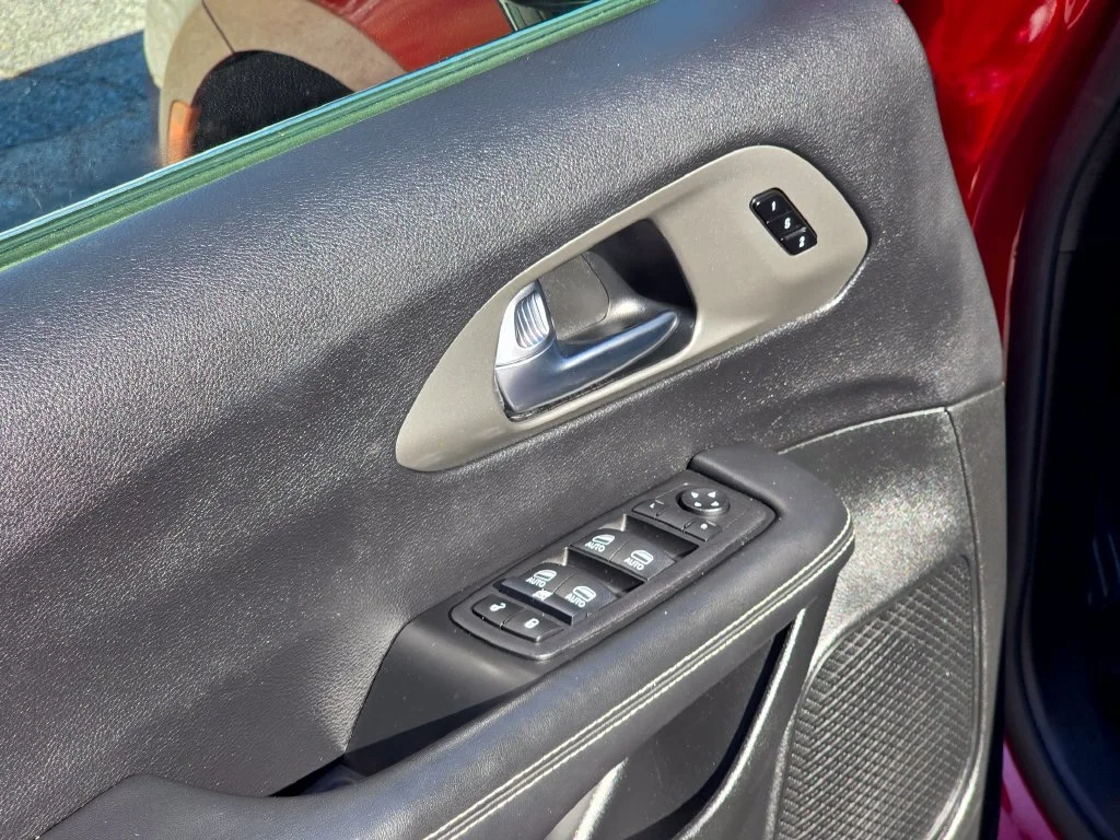 Used 2025 Red Chrysler Select image 37