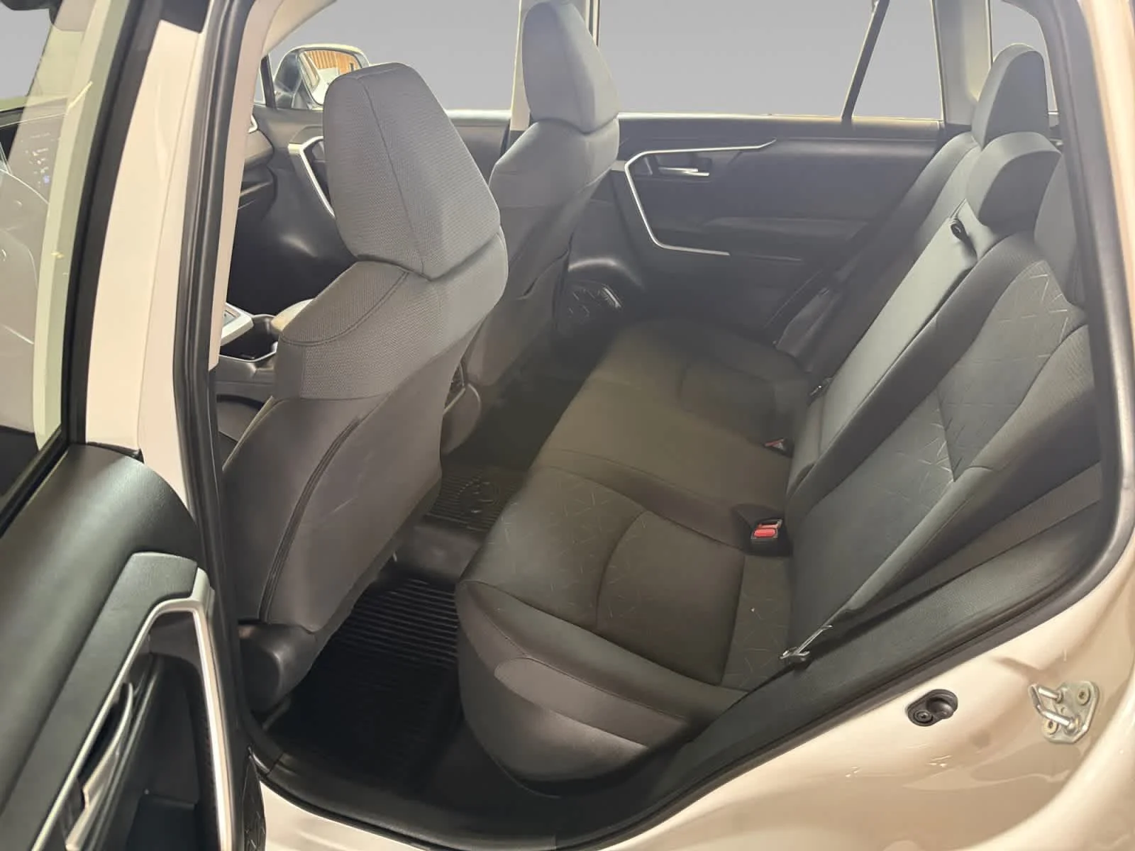 Used 2024 Ice Cap Toyota Hybrid XLE image 22