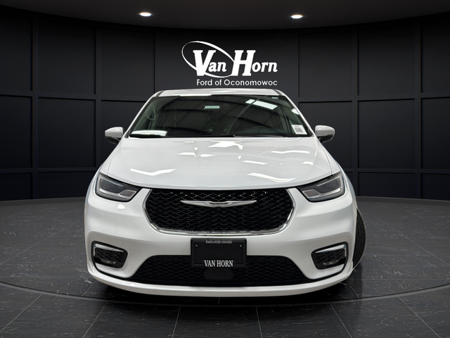 Used 2023 Bright White Clearcoat Chrysler Touring L image 2