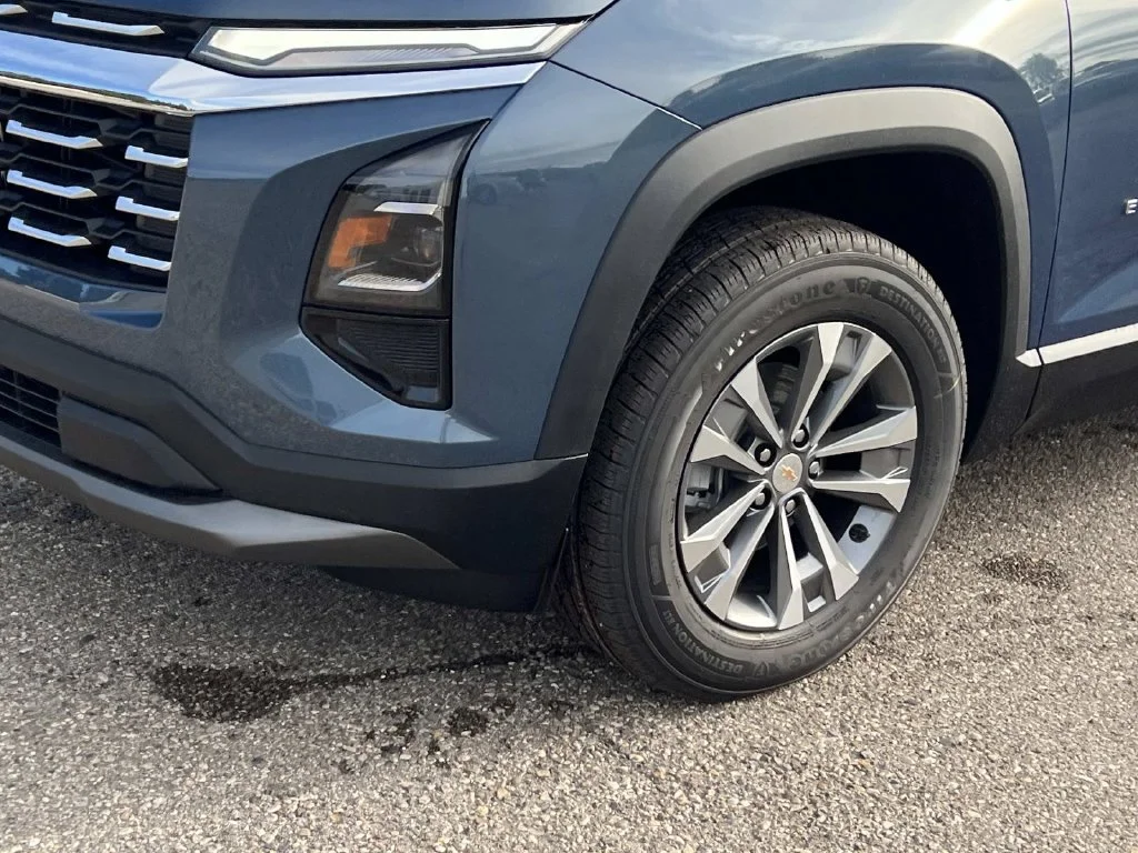 2027 Chevrolet Equinox LT - Photo 7
