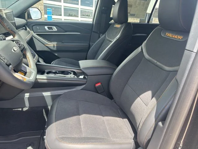 New 2026 Agate Black Metallic Ford Tremor® image 16