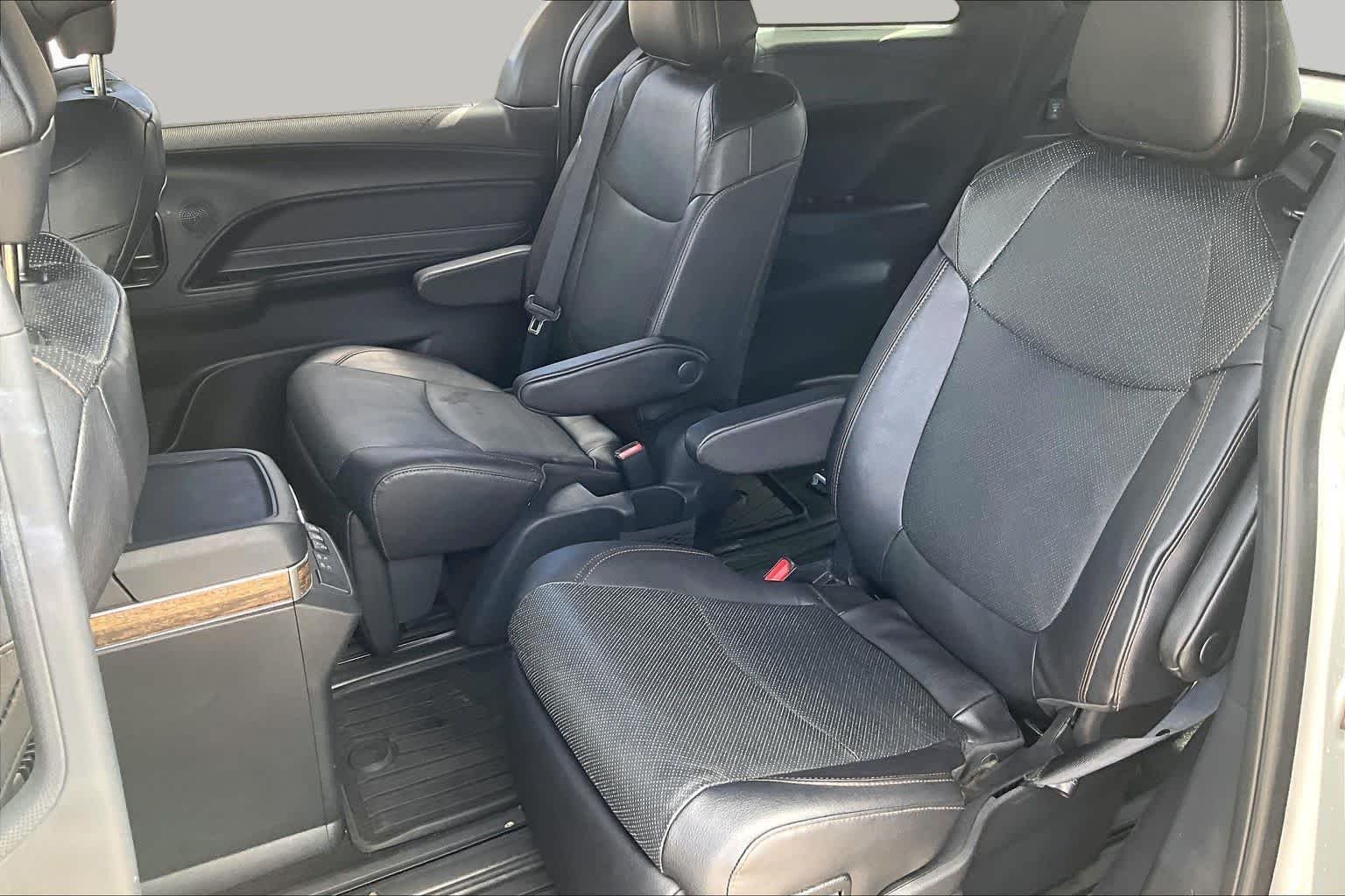 Used 2025 Wind Chill Pearl Toyota Platinum image 18