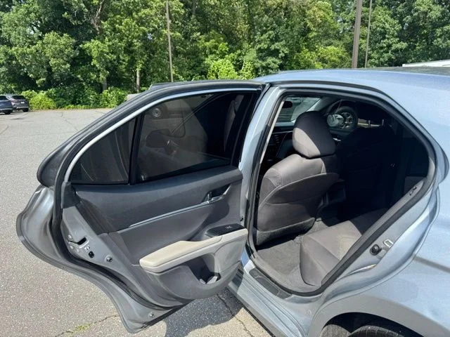 Used 2018 Silver Toyota LE image 14