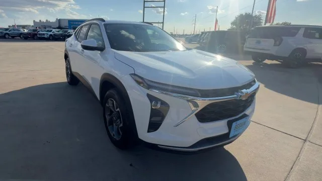 Certified Used 2025 Summit White Chevrolet LT image 2