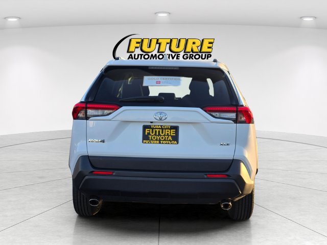 Used 2025 White Toyota XLE image 5