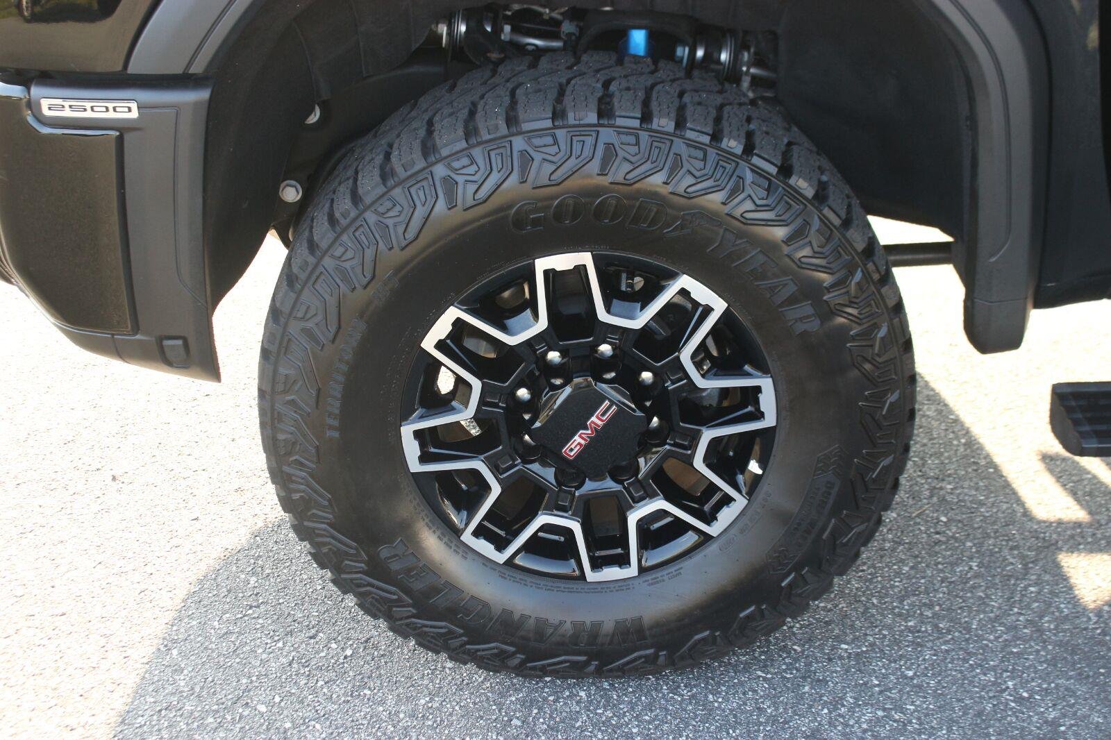 Used 2026 Onyx Black GMC AT4X image 41