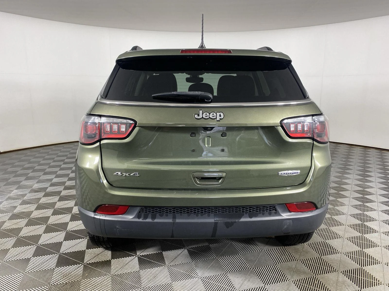 Used 2021 Olive Green Pearlcoat Jeep Latitude image 16