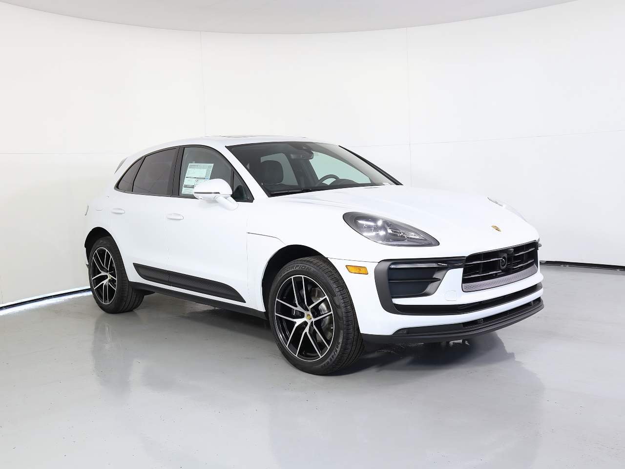 2026 Porsche Macan - Photo 9
