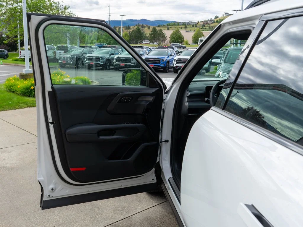 New 2027 Glacial White Pearl Kia X-LINE SX image 18