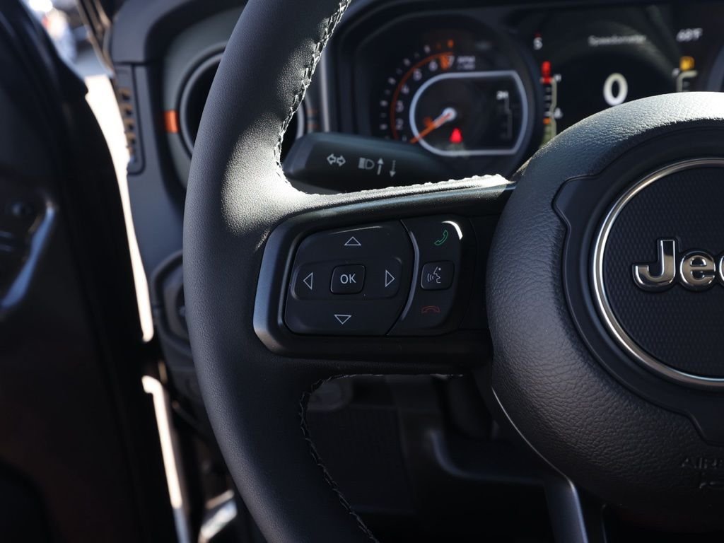 New 2026 Granite Crystal Metallic Clear-Coat Exterior Paint Jeep Mojave image 24