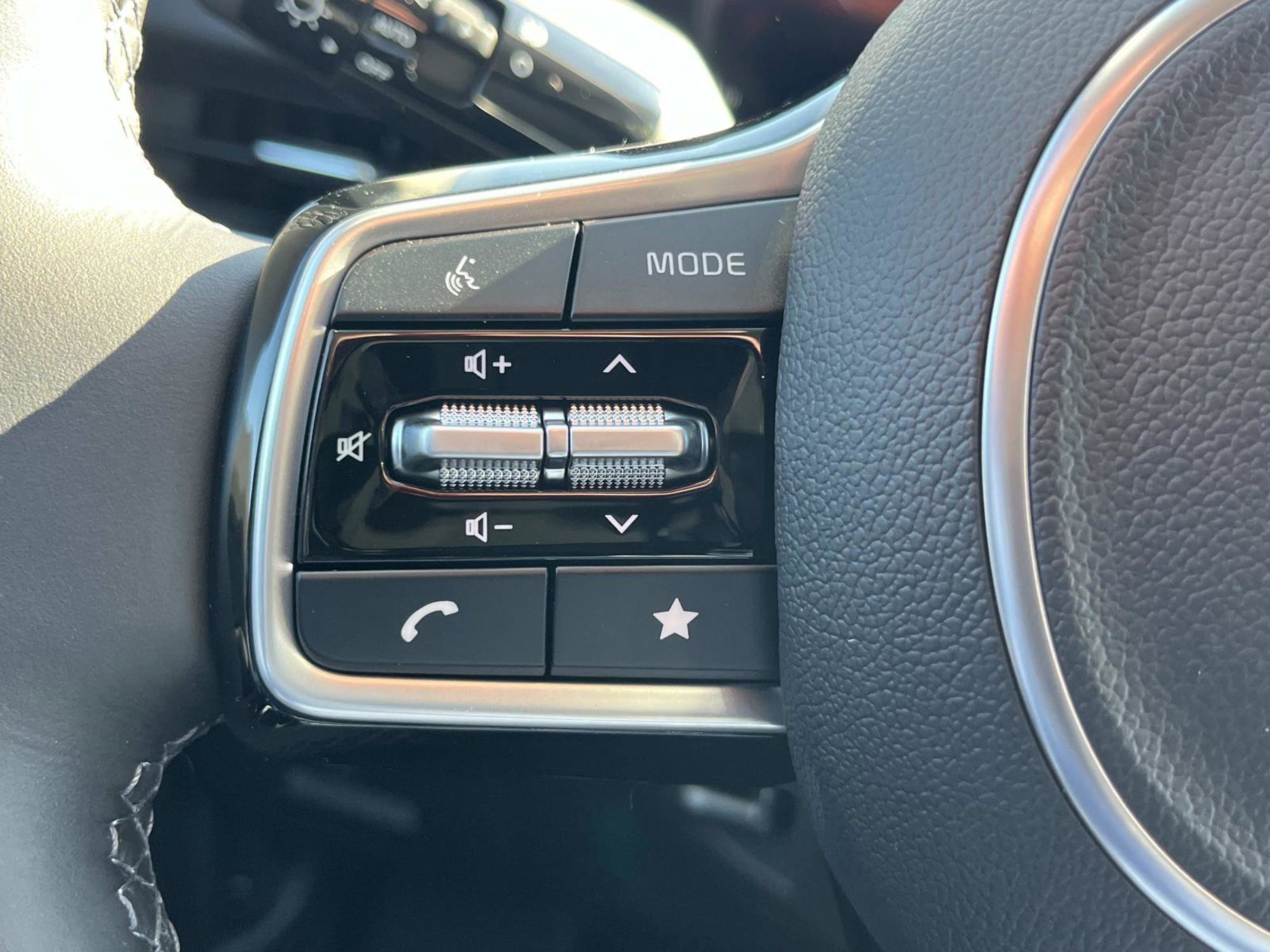 New 2026 Snow White Pearl Kia SX Prestige image 28