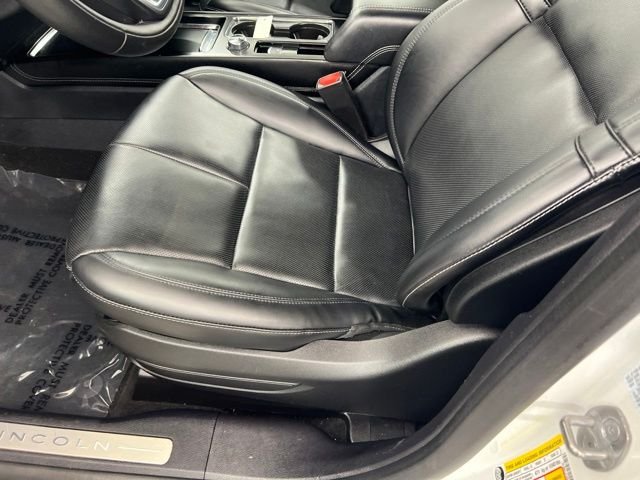 Used 2022 White Lincoln Standard image 14