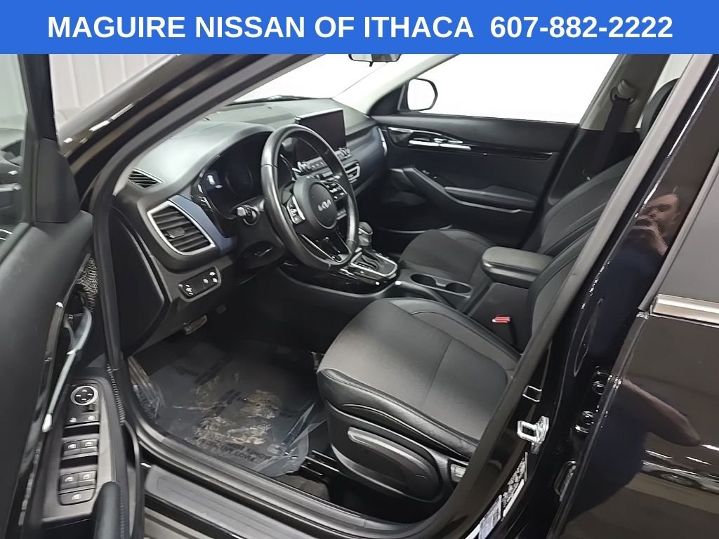 Used 2023 Black Kia S image 28