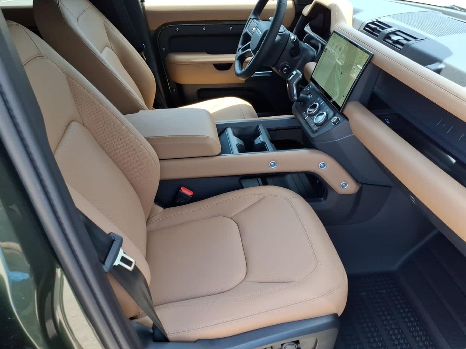 New 2026 Woolstone Green Land Rover X-Dynamic SE image 9