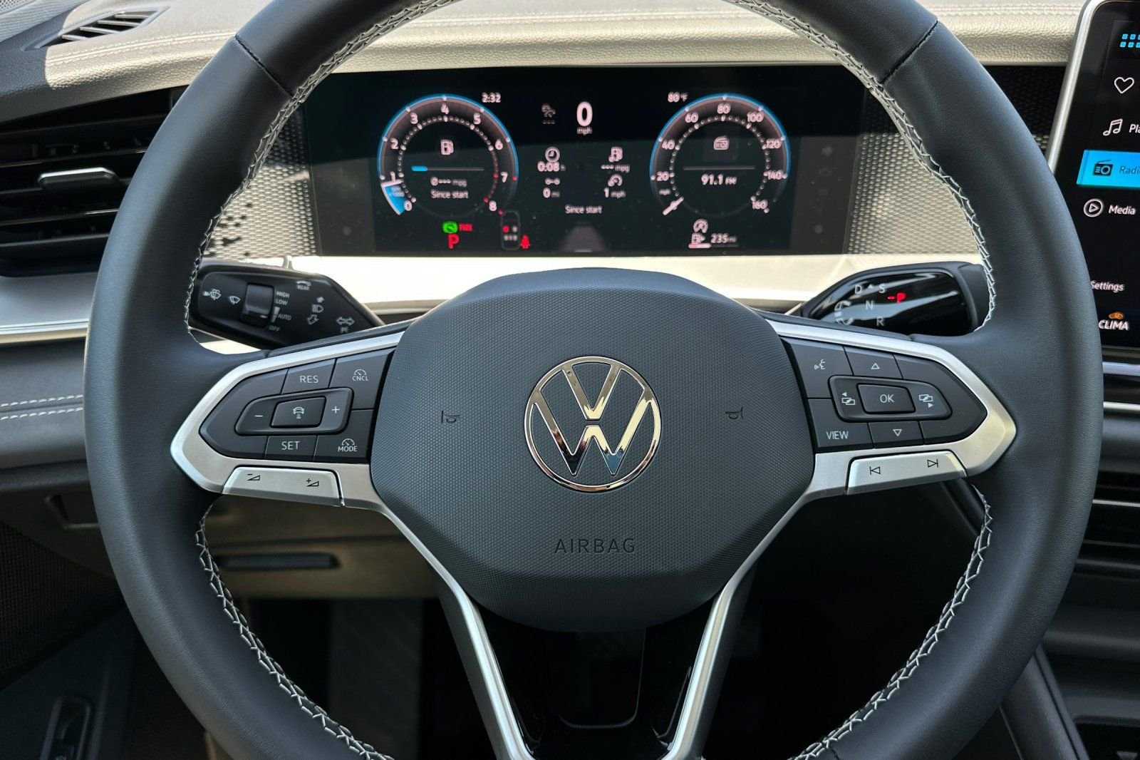 New 2026 Platinum Gray Metallic Volkswagen 2.0T SE image 23